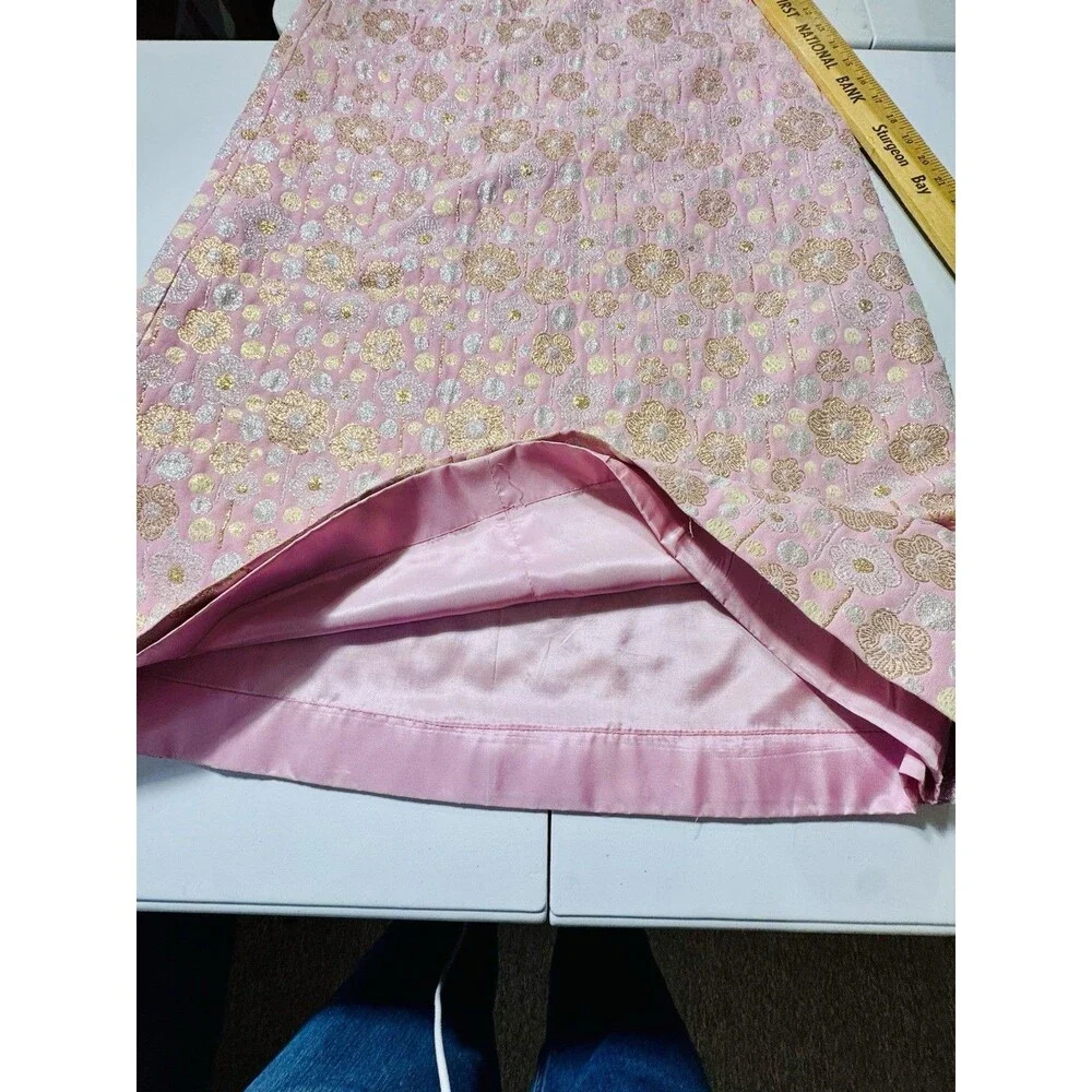 *Vintage 1970s Quilted Gold And Silver Flowers Embroidered Pink Maxi Skirt Small
